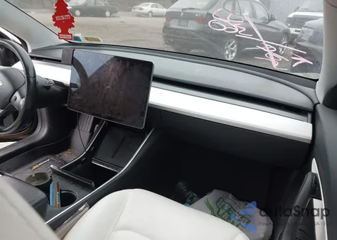 2018 Tesla Model 3 Long Range/Performance z USA, uszkodzony, nr VIN 5YJ3E1EB2JF111764